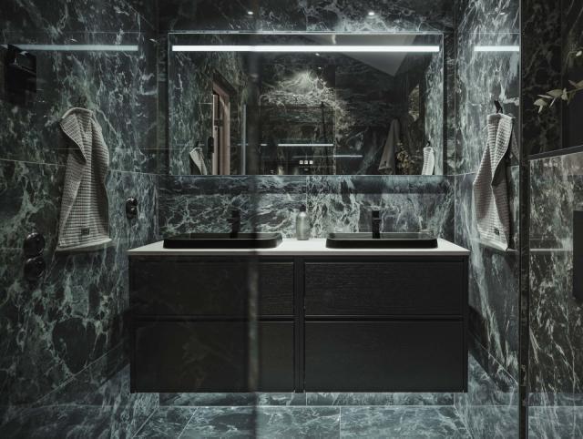 Mørk marmor badeværelse